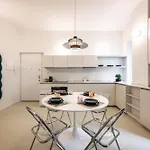 Isola Urban Oasis - Cozy & Stylish *